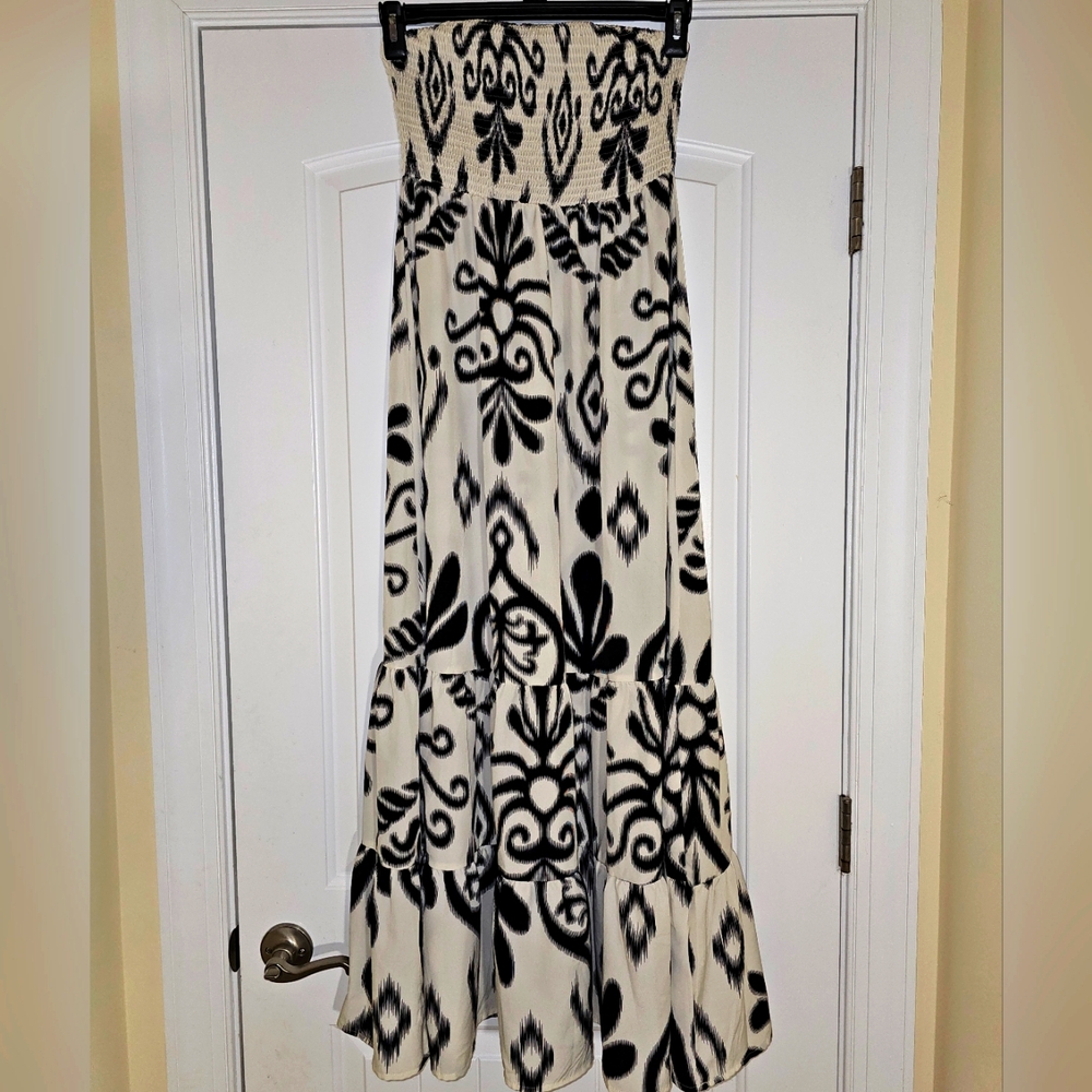 BLACK & WHITE STRAPLESS DRESS